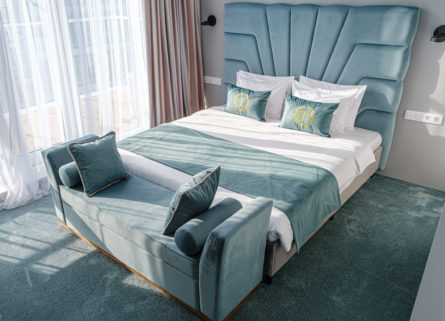 Номер с двухспальной кроватью King Size в отеле в Коблево, фото Valletta Group